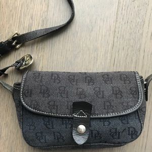 Vintage Dooney & Bourke crossbody